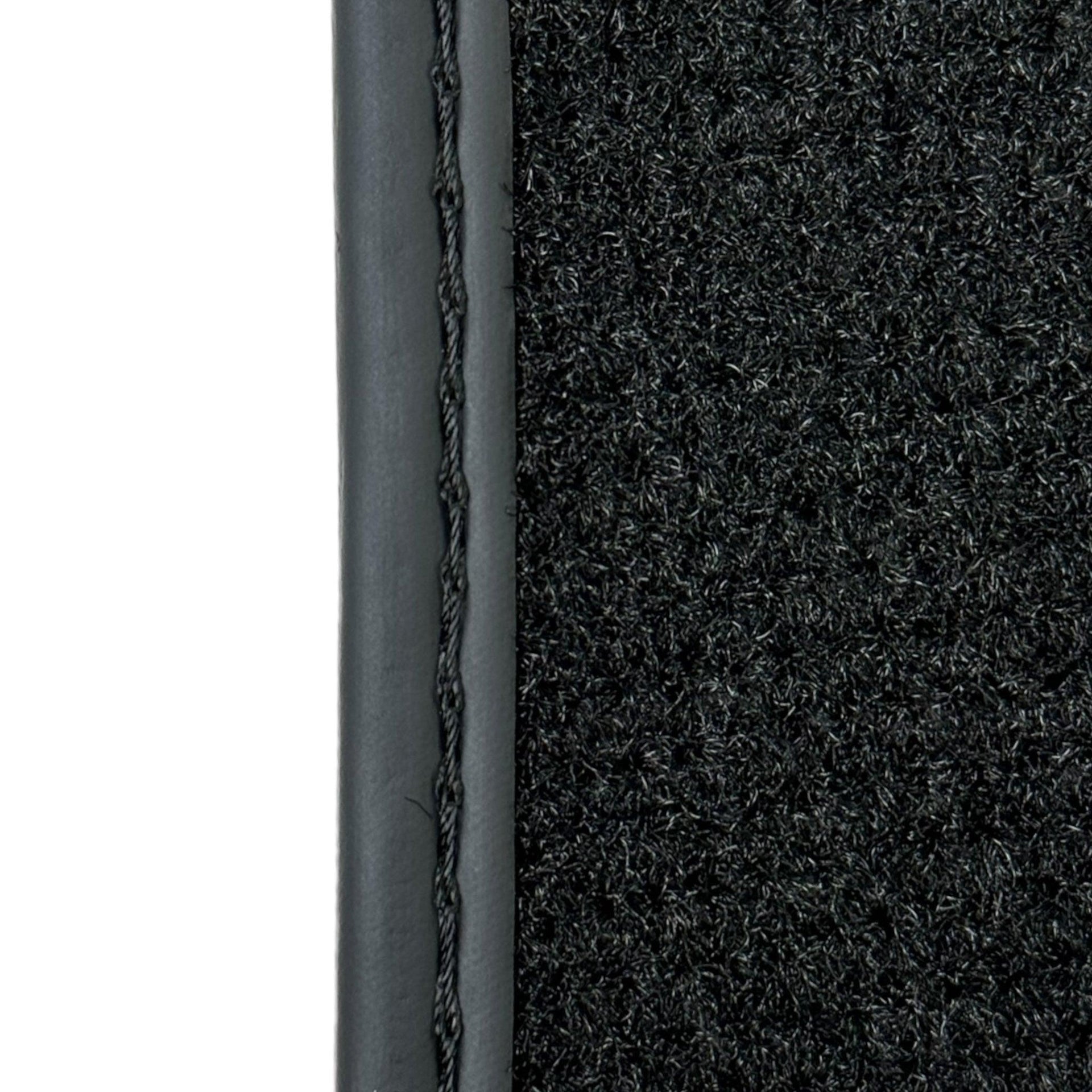 Black Floor Mats for Aston Martin V8 Vantage (2005–2023) - AutoWin