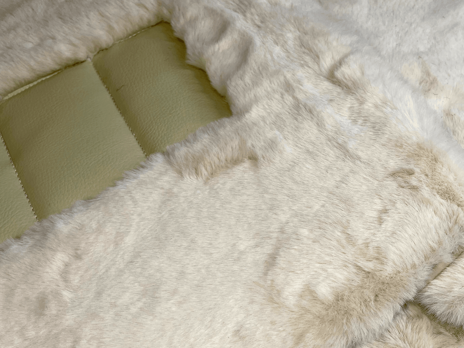 White Sheepskin Floor Mats For Bentley Continental GT (2003–2011) Er56 Design - AutoWin