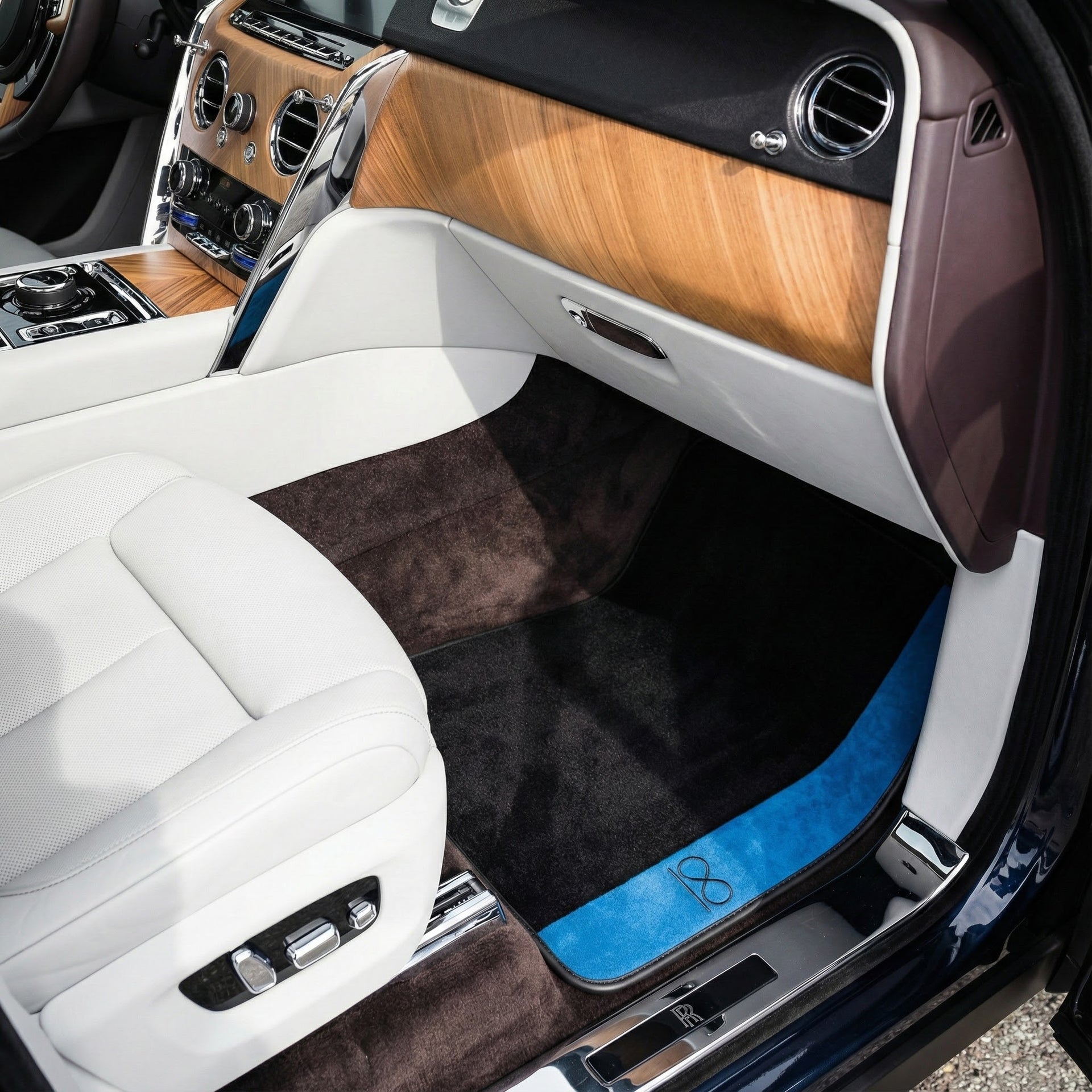 Customizable Leather Floor Mats with Hex Pattern for Rolls Royce Cullinan (2018-2025) - AutoWin