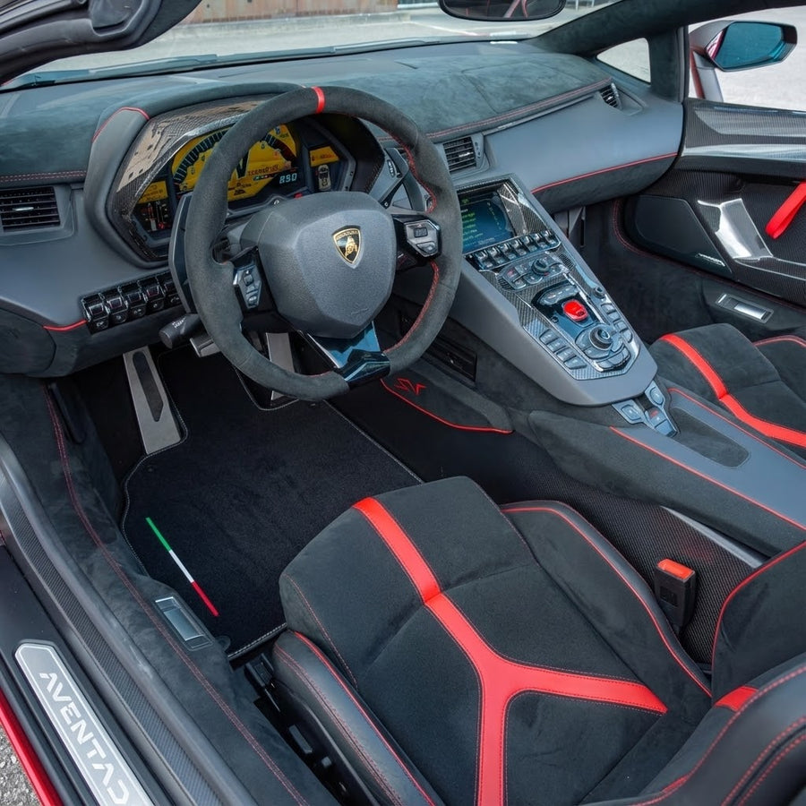 Mats de carro personalizáveis em preto para Lamborghini Aventador SV | Edição Laranja