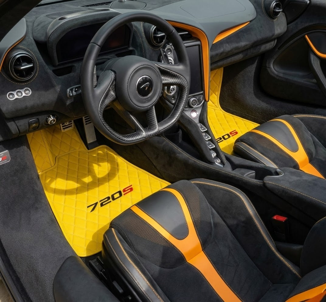 Tapetes de carro para McLaren 720S pretos personalizados com borda amarela - AutoWin