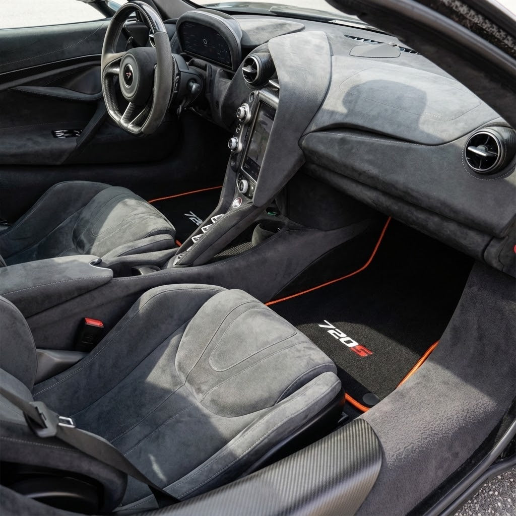 Tapetes de carro para McLaren 720S pretos personalizados com borda amarela - AutoWin