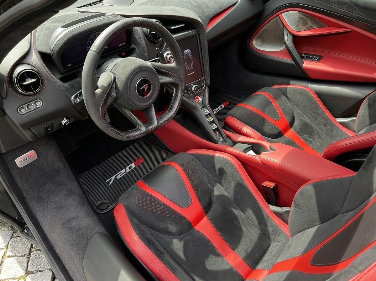 Tapetes de carro para McLaren 720S pretos personalizados com borda amarela - AutoWin