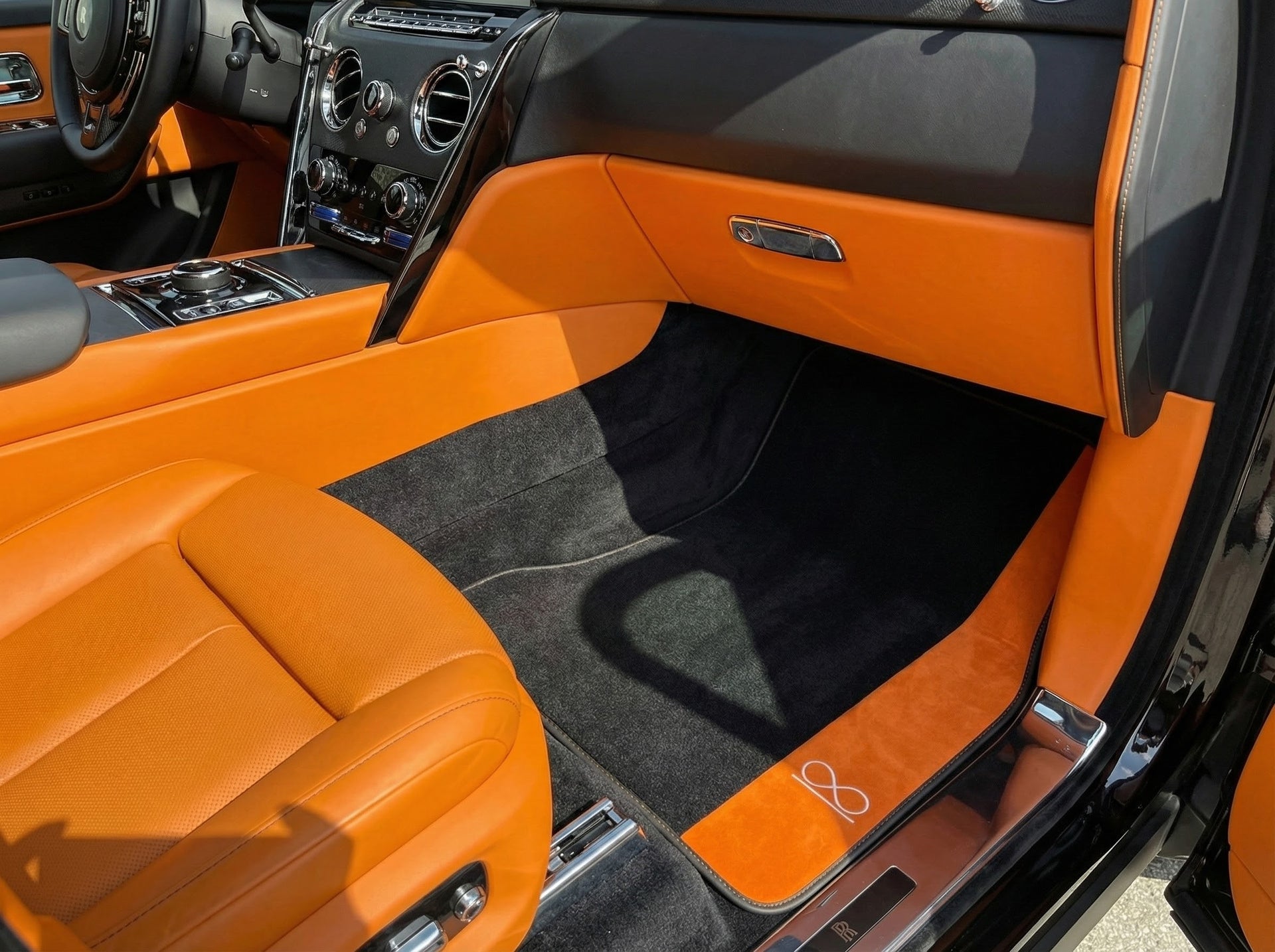 Customizable Leather Floor Mats with Hex Pattern for Rolls Royce Cullinan (2018-2025) - AutoWin