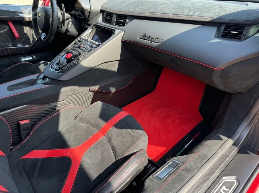Alfombrilhas Vermelhas Personalizáveis para Lamborghini Aventador em Pele Alcantara