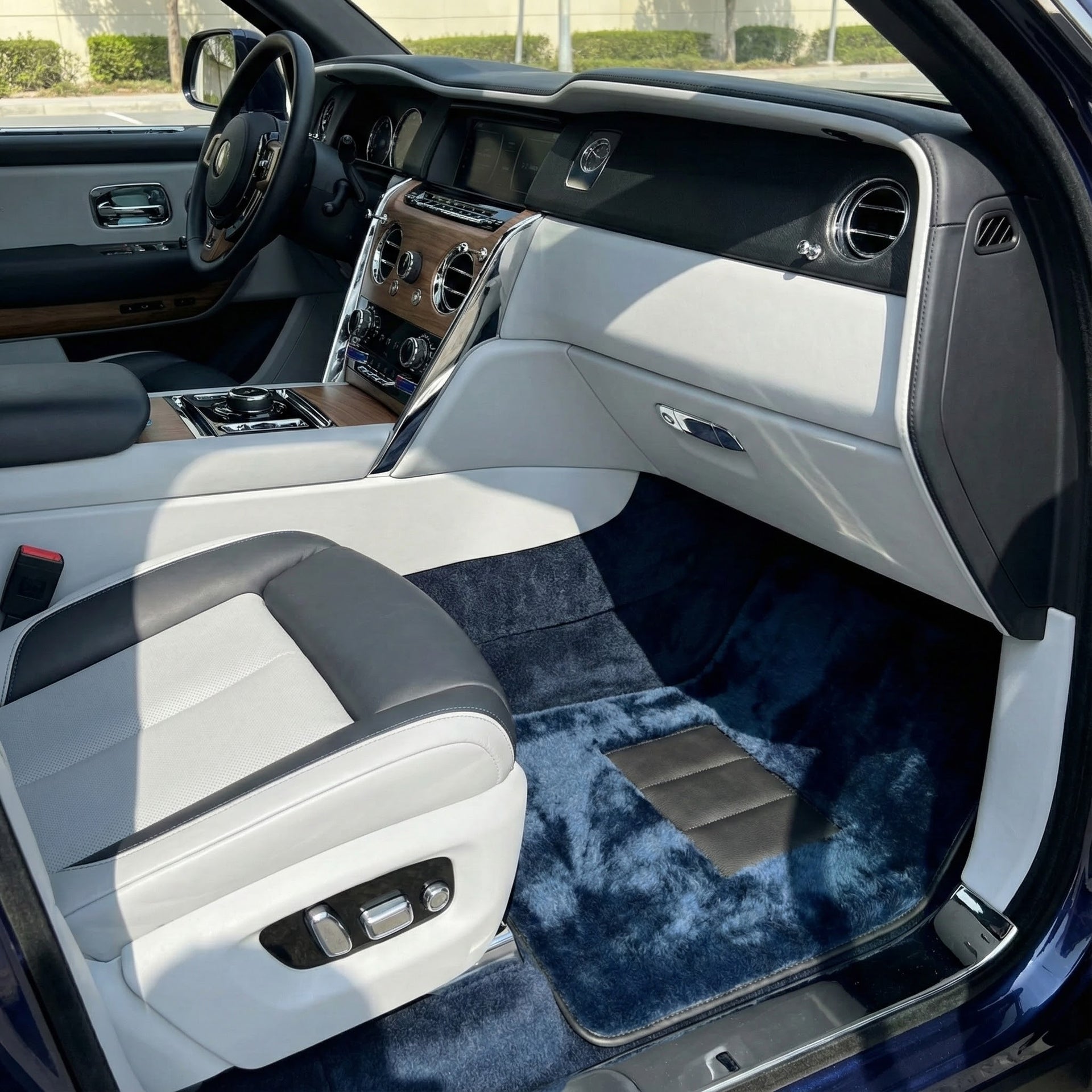 Customizable Leather Floor Mats with Hex Pattern for Rolls Royce Cullinan (2018-2025) - AutoWin