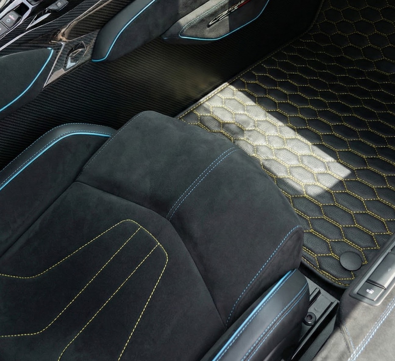 Customizable Leather Floor Mats with Single Diamond Pattern for Lamborghini Centenario (2016-2017) - AutoWin