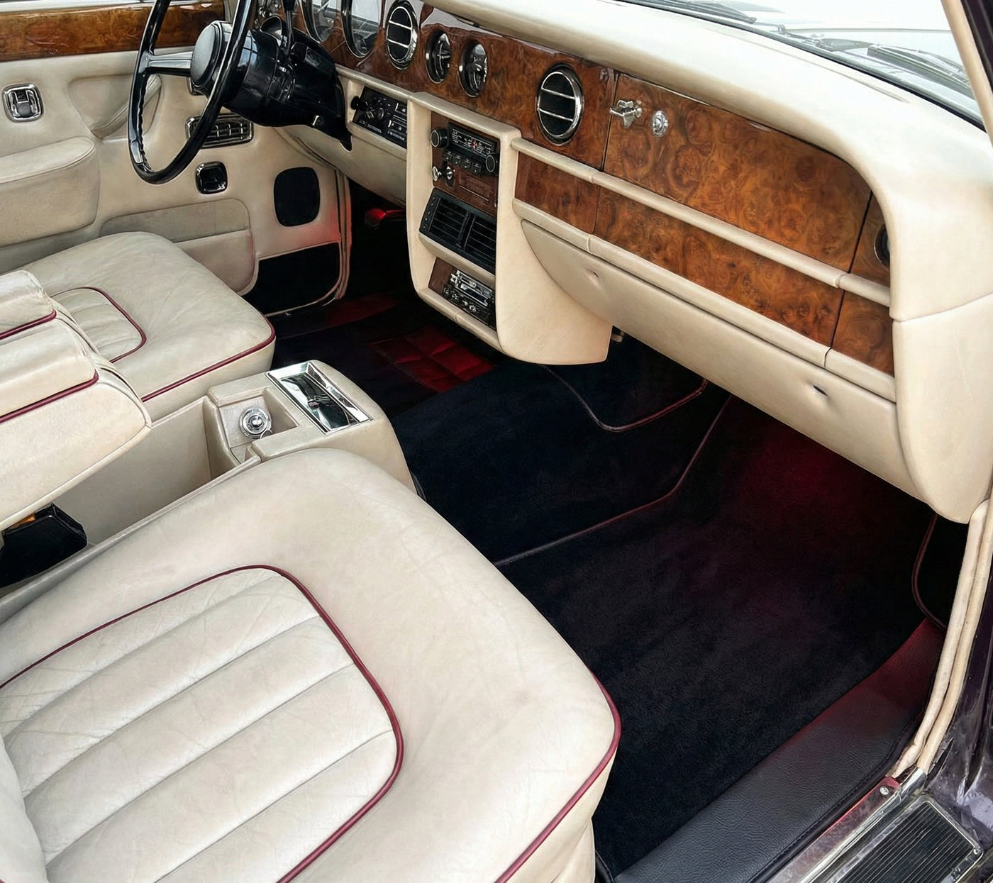 Tapetes personalizados para Rolls Royce Shadow (1965-1977) com couro preto