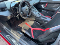 Tapetes de carro em couro personalizáveis para Lamborghini Aventador SV | Costura vermelha