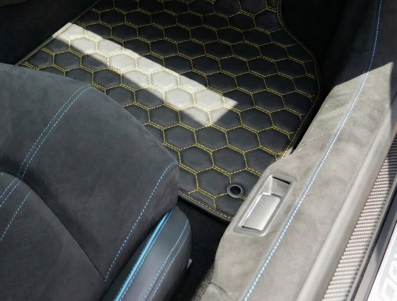 Customizable Leather Floor Mats with Single Diamond Pattern for Lamborghini Centenario (2016-2017) - AutoWin
