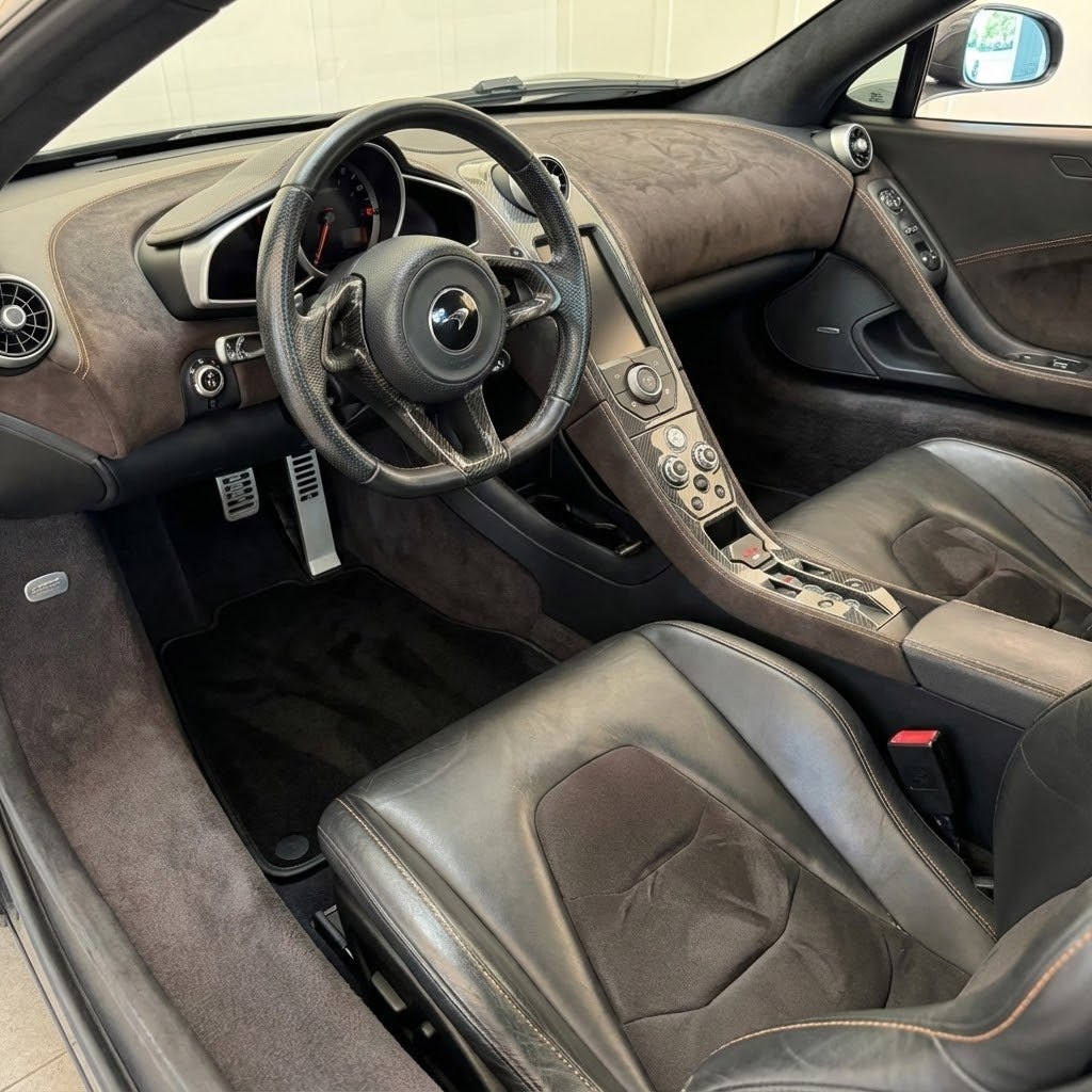 Customizable Leather Floor Mats with Triangle Pattern for McLaren MP4-12C (2011–2014) - AutoWin