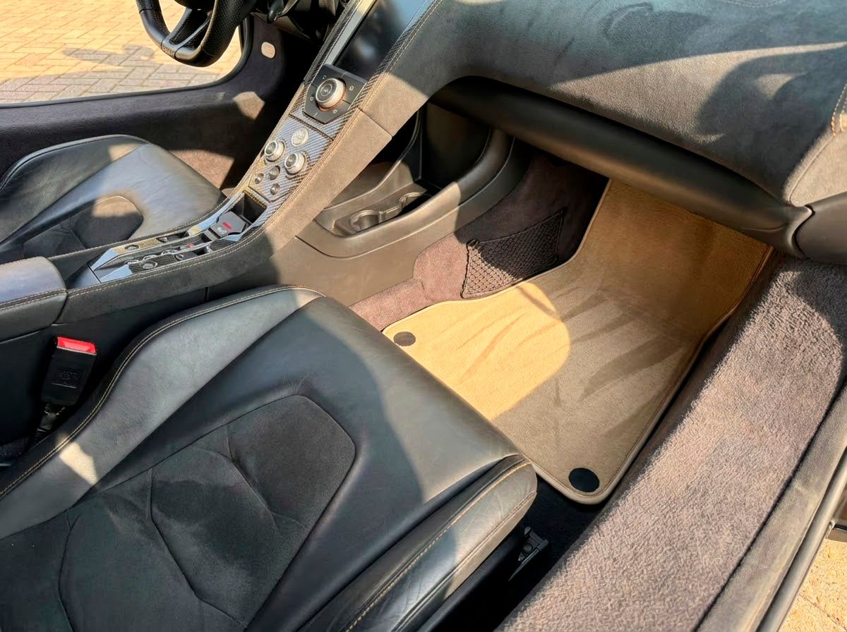 Customizable Leather Floor Mats with Triangle Pattern for McLaren MP4-12C (2011–2014) - AutoWin