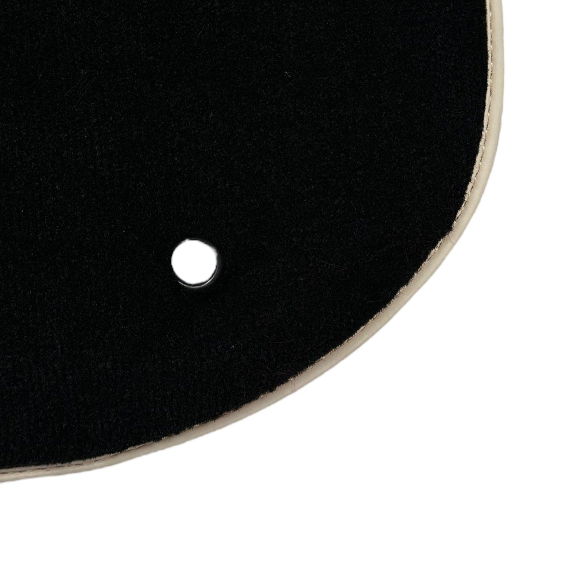 Black Floor Mats For Mitsubishi Pajero Sport (2009-2015) ER56 Design - AutoWin