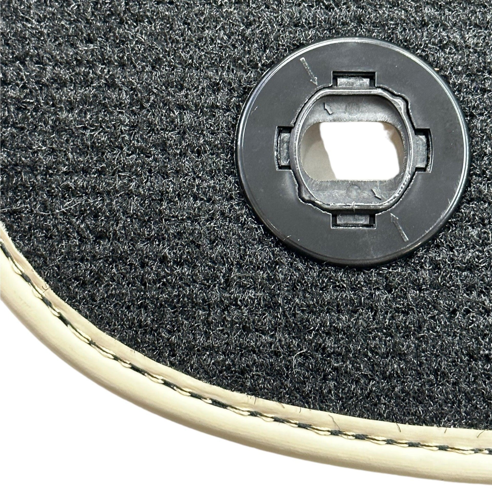 Black Floor Mats For Toyota RAV4 (2013-2018) - AutoWin