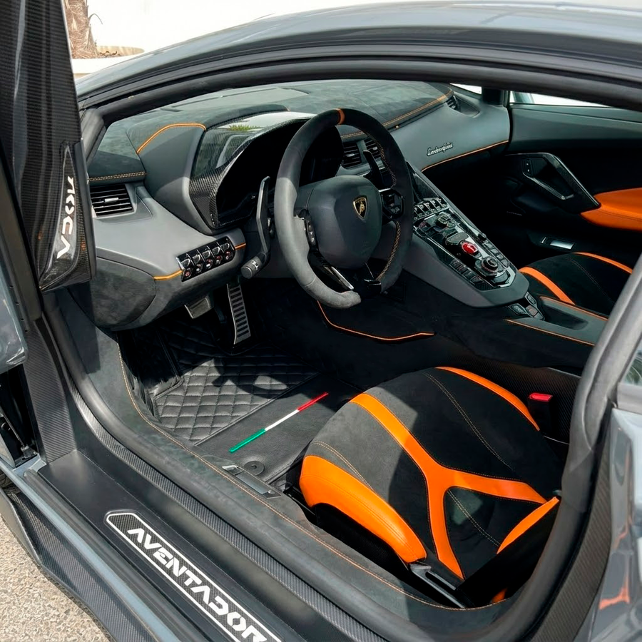 Tapetes para automóvel de couro preto personalizáveis para Lamborghini Aventador | Costura Preta