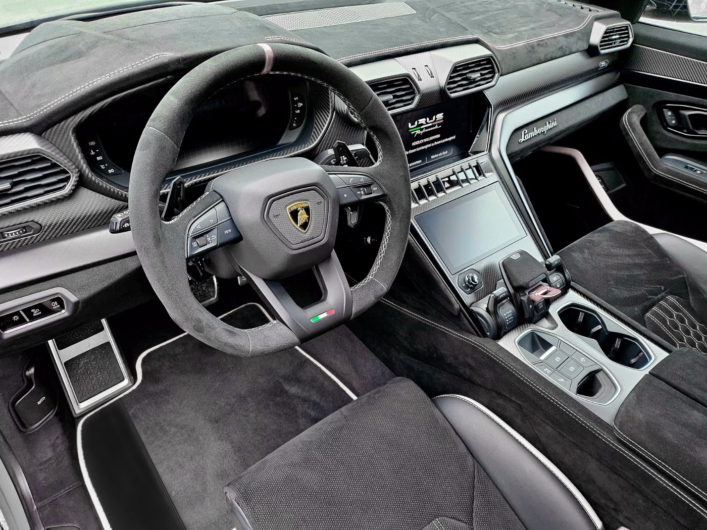 Tapetes de carro pretos personalizáveis para Lamborghini Urus com couro Alcantara e detalhes brancos