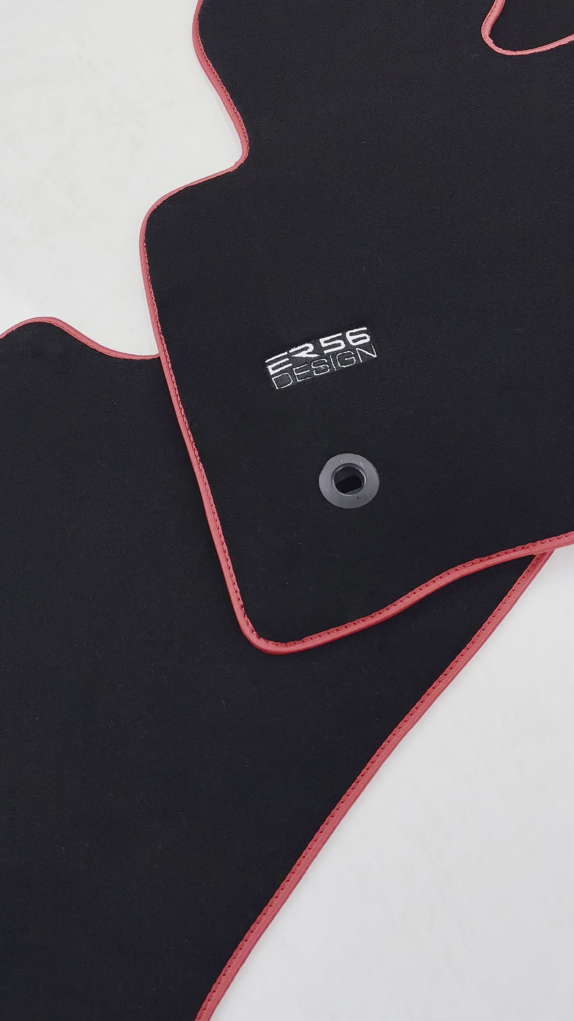 Tapetes de carro pretos para Toyota Land Cruiser 200 (2008-2012) Borda vermelha | Design ER56 - ER56 Design