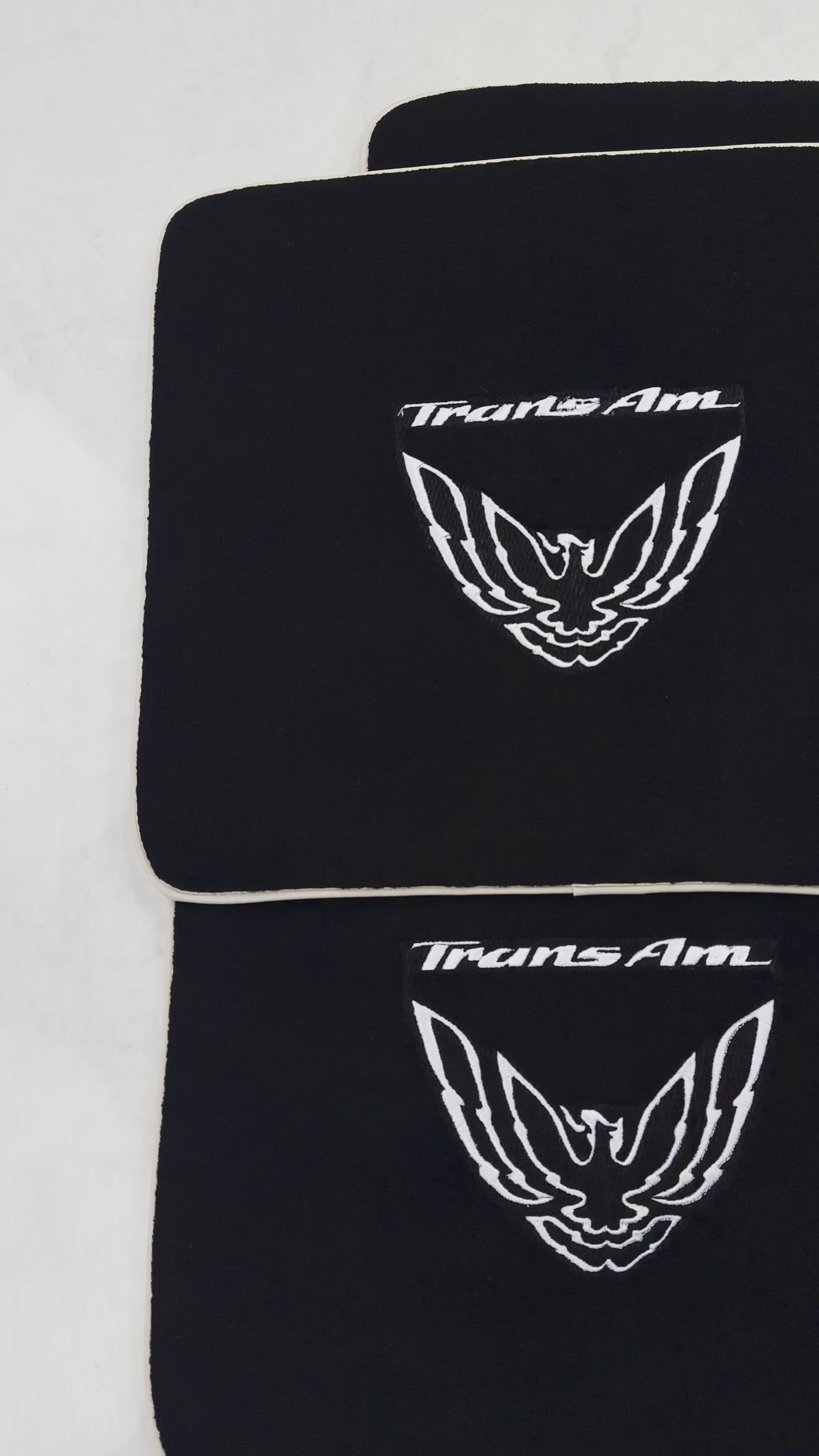 Tapetes de carro pretos com borda bege para Pontiac de primeira geração FireBird (1967-1969) Trans Am - AutoWin