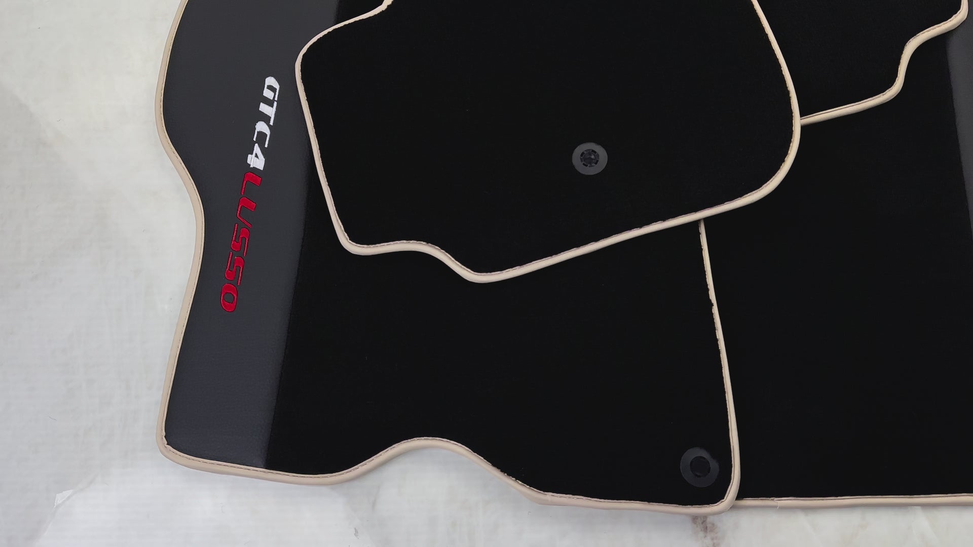 Tapetes de Carro Pretos para Ferrari GTC4 Lusso (2016-2023) com Couro | Acabamento Bege - AutoWin