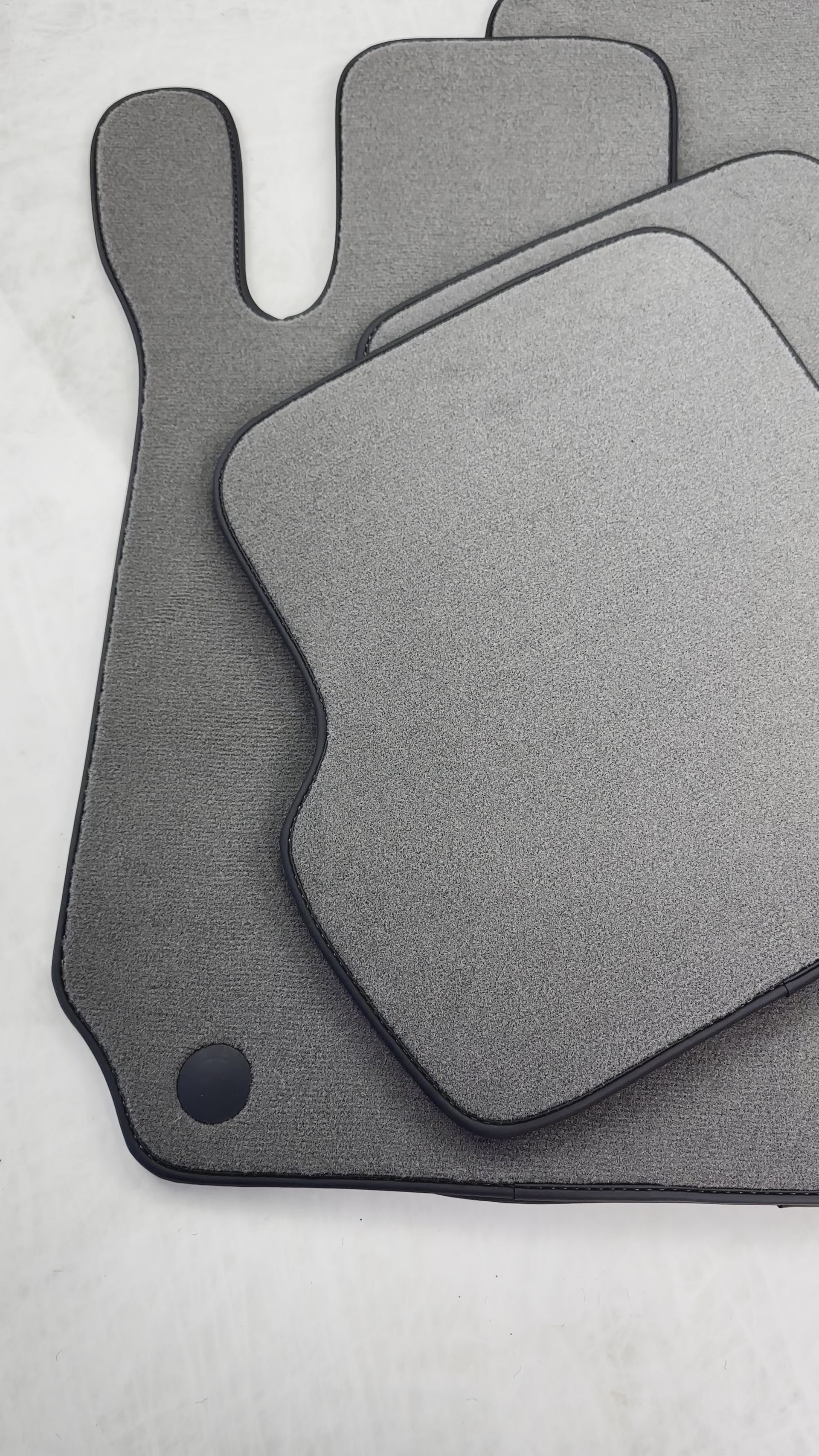 Grey Floor Mats For Mercedes-Benz C-Class W204 (2007-2014) - AutoWin