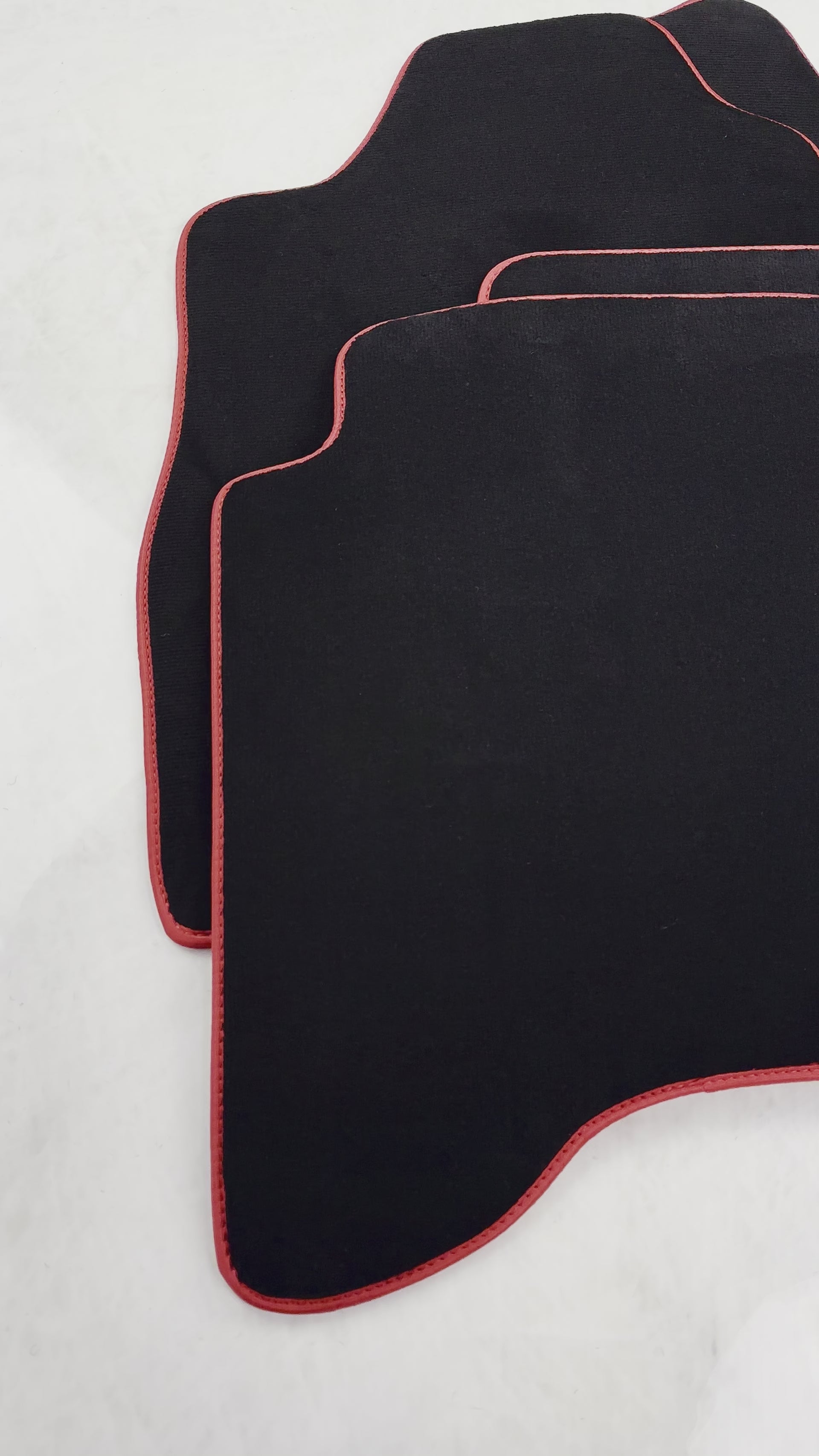 Tapetes de carro pretos para Toyota Land Cruiser 90 (1997-2003) com guarnição vermelha | Design ER56 - ER56 Design