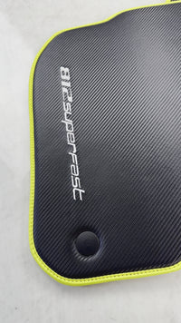 Tapetes de Carbono para Ferrari 812 Superfast (2018-2023) com Acabamento Amarelo