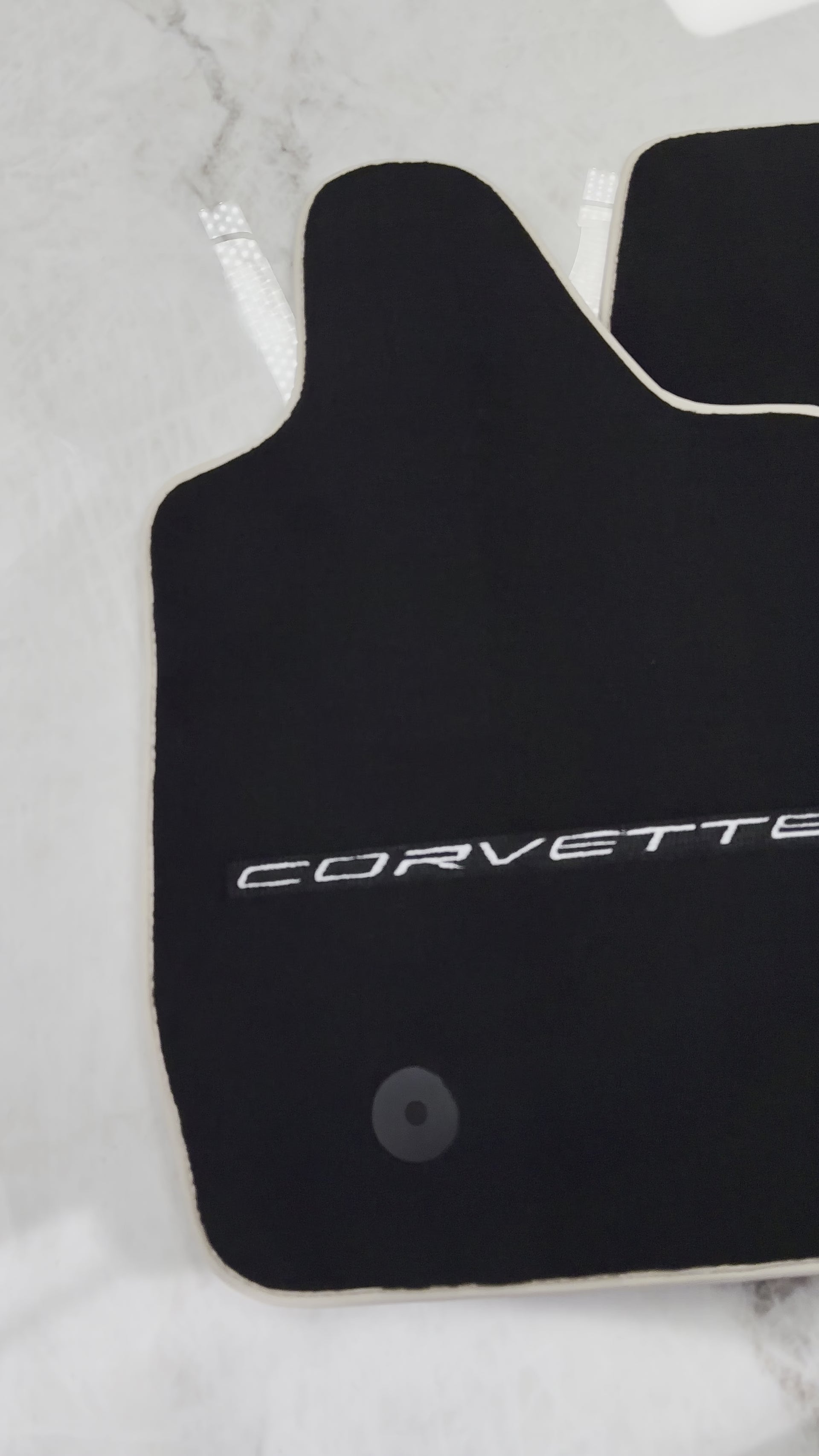 Mats de carro pretos para Chevrolet Corvette C7 conversível (2014-2019) com acabamento bege - AutoWin
