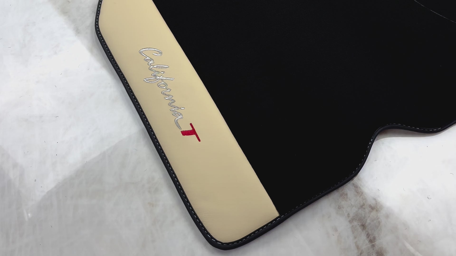 Tapetes de carro pretos para Ferrari California T (2015–2018) em pele Crema Nappa - AutoWin