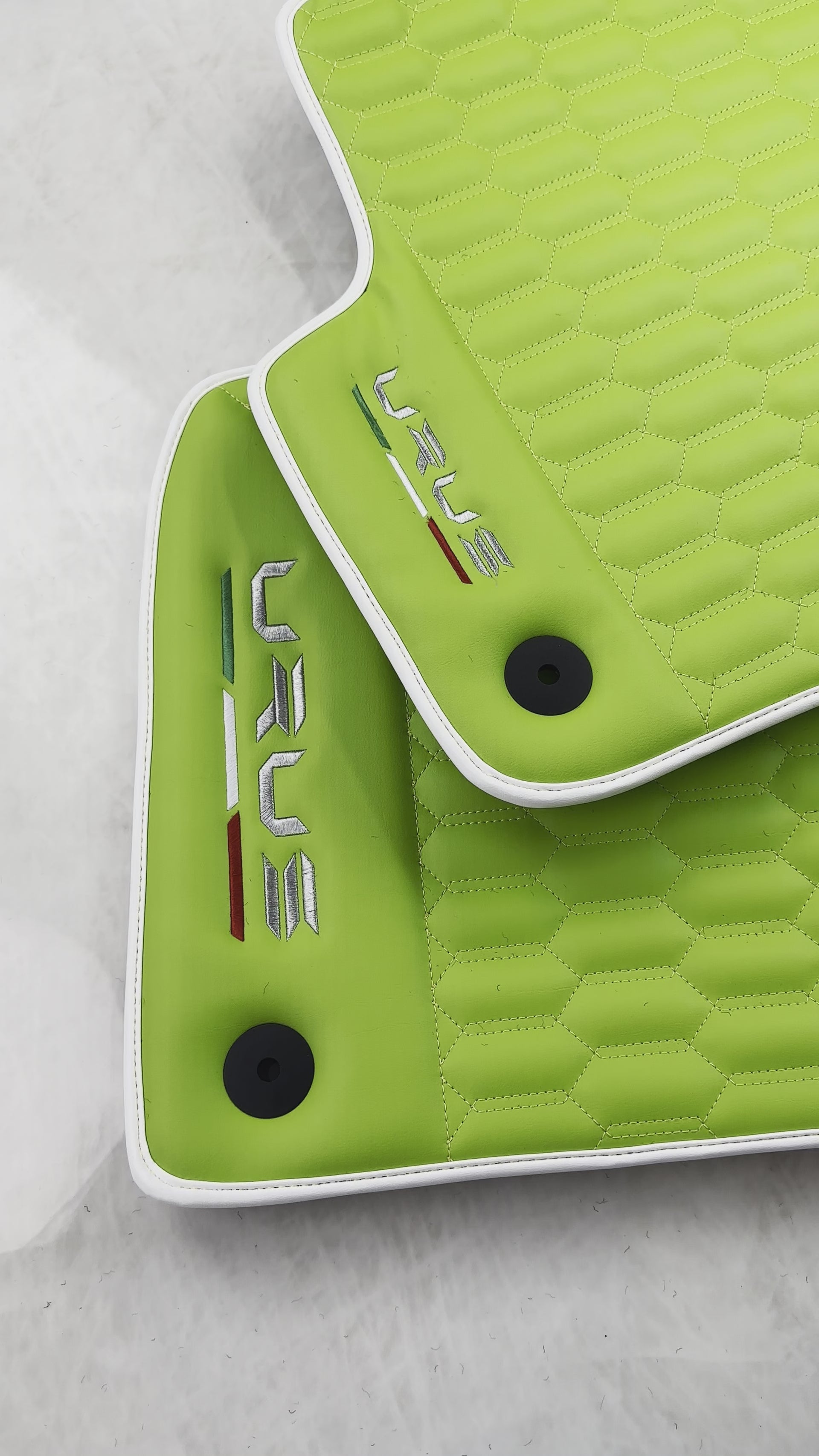 Tapetes de carro de couro verde para Lamborghini Urus (2018-2026) Design ER56 - AutoWin.EU