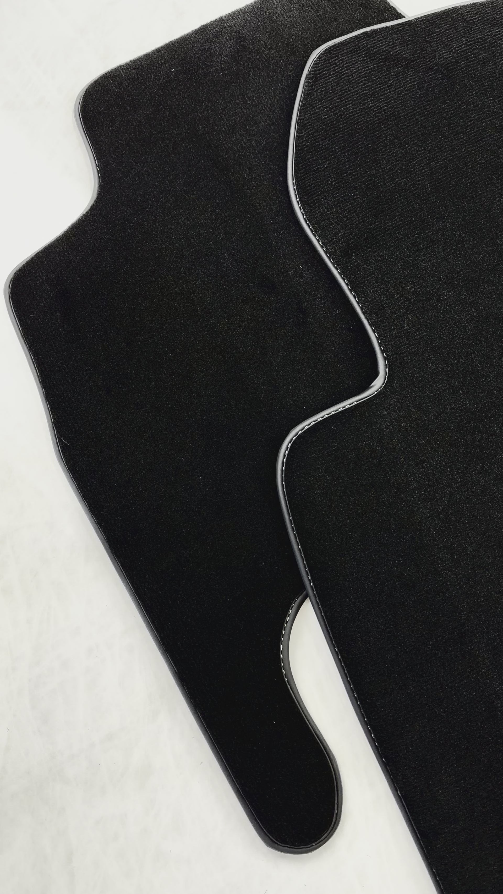 Mats de carro pretos para Toyota Land Cruiser 200 (2008-2012) - AutoWin