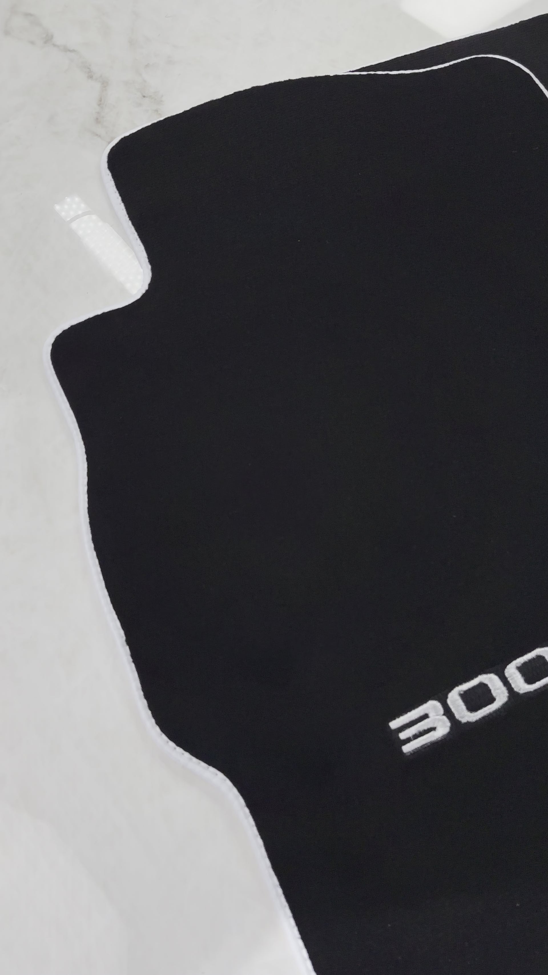 Mats de Carro Pretos para Nissan 300ZX (1990-2000) com Acabamento Branco - AutoWin