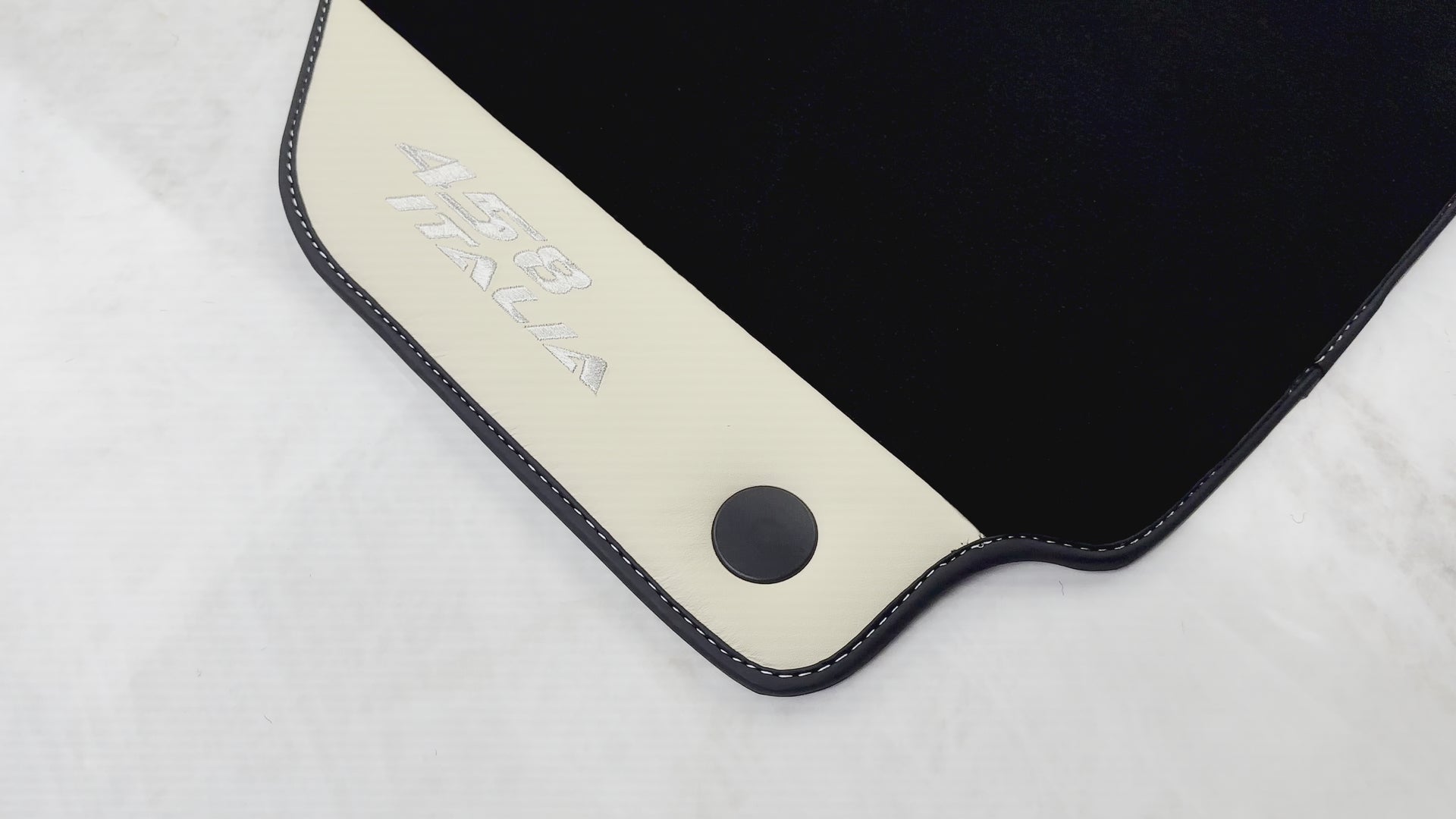 Tapetes de carro pretos para Ferrari 458 Italia (2009-2015) em couro Crema Nappa - AutoWin