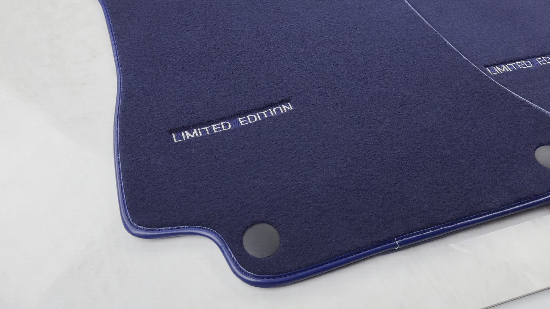 Mats de Carro Azul Escuro para Mercedes Benz E-Class W213 Sedan (2016-2020) | Edição Limitada - AutoWin