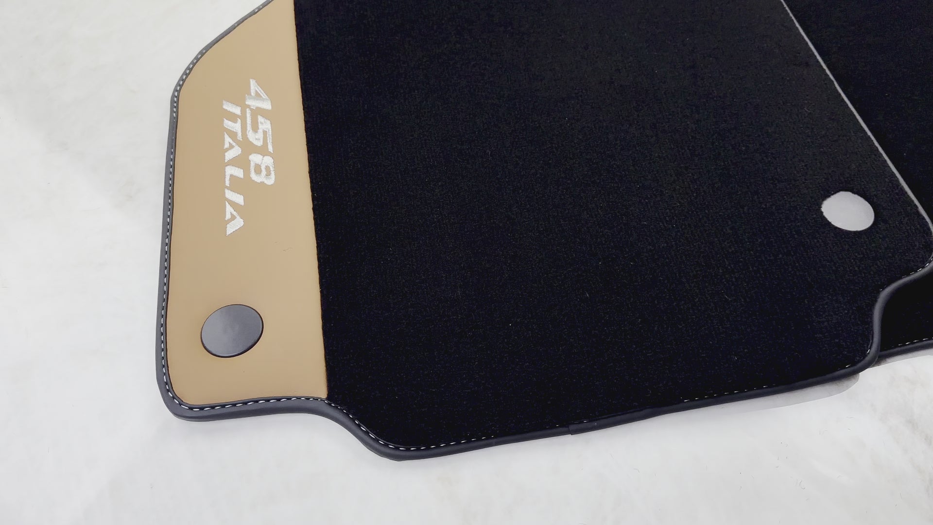 Tapetes de carro pretos para Ferrari 458 Italia (2009-2015) em couro Cuoio Nappa - AutoWin