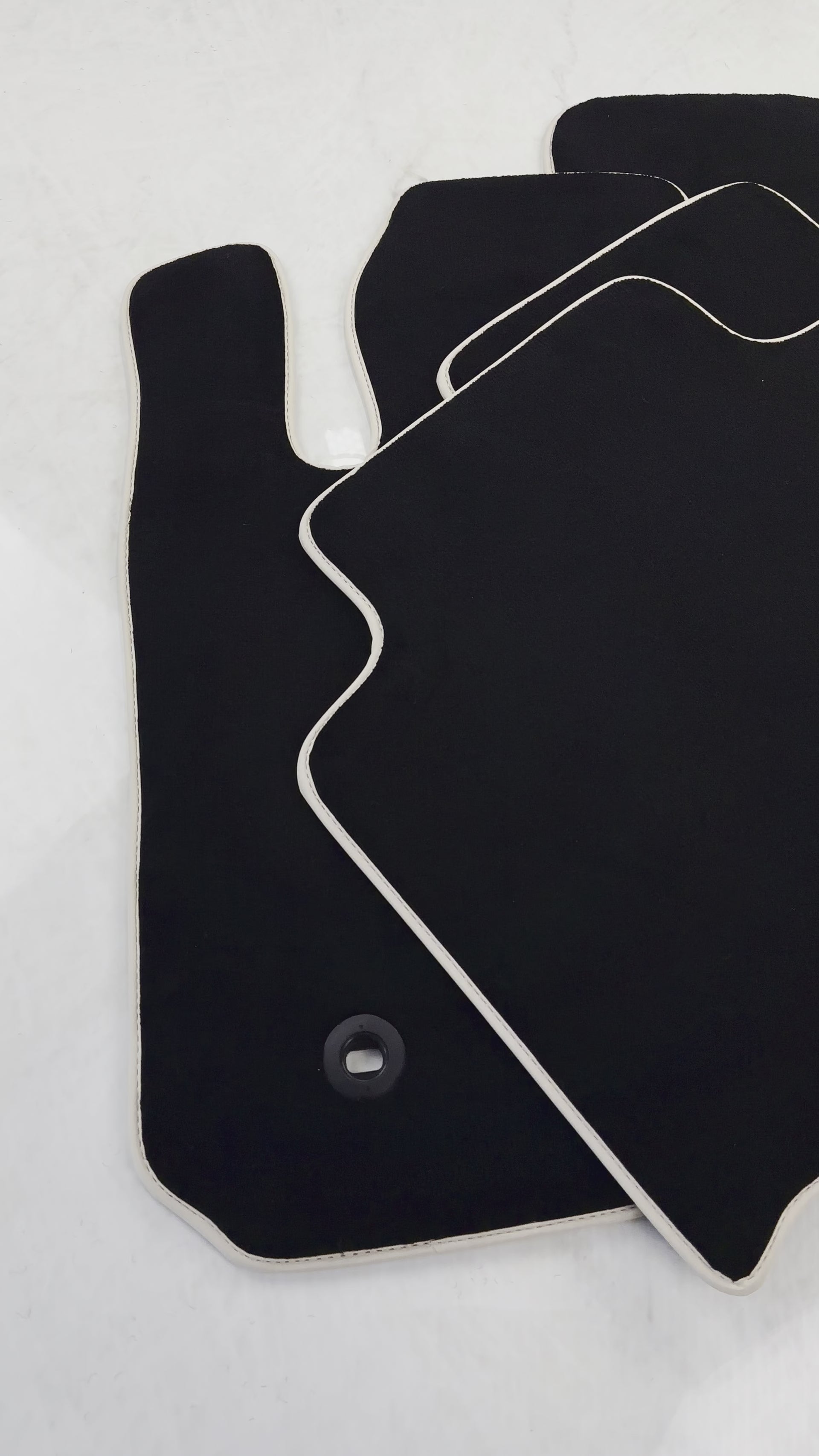 Mats pretos para carro Toyota RAV4 (2006-2013) - AutoWin