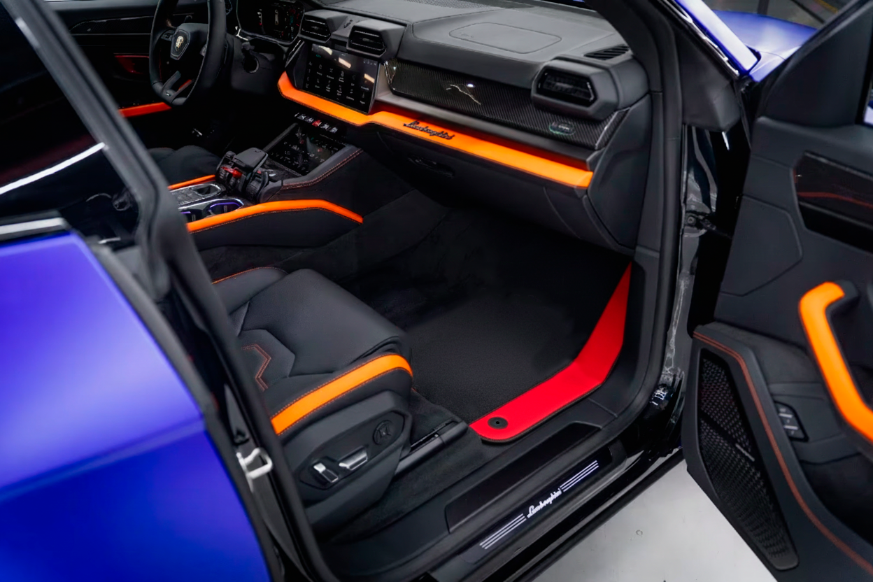 Mats de carro pretos personalizáveis para Lamborghini Urus com couro vermelho