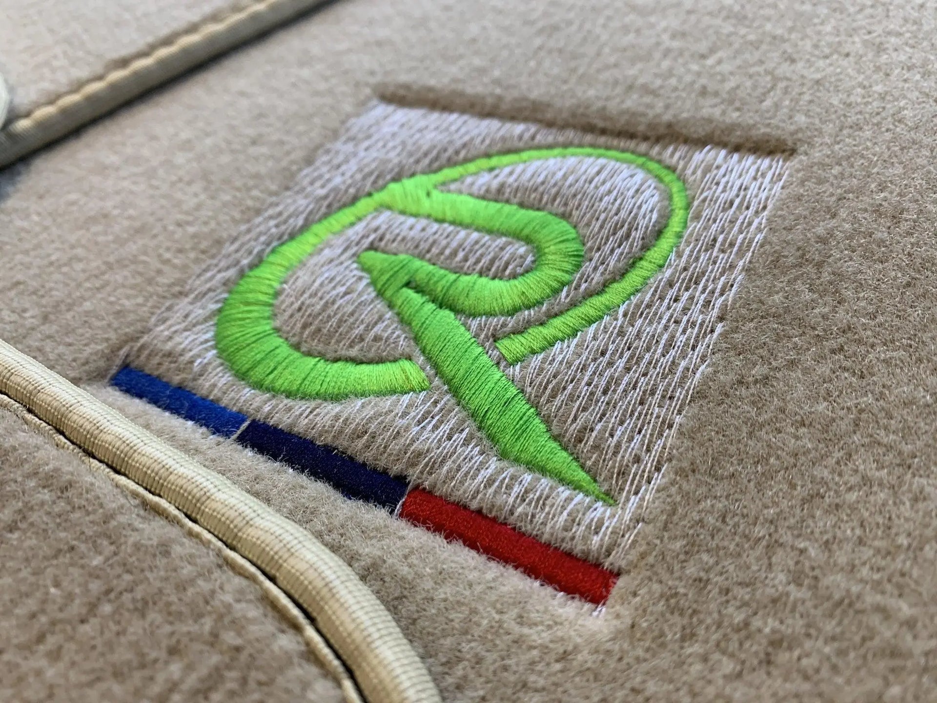 Beige Floor Mats For BMW 8 Series G14 ROVBUT Brand Tailored Set Perfect Fit Green SNIP Collection - AutoWin